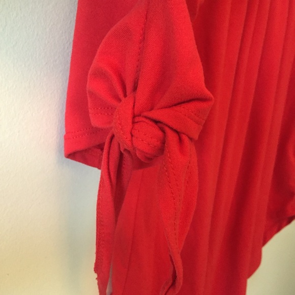 - ‼️3FOR$20‼️ Orange red t-shirt - Picture 3 of 3